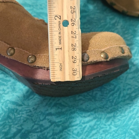 Roxy "Yodel" Suede Heels - Picture 13 of 14